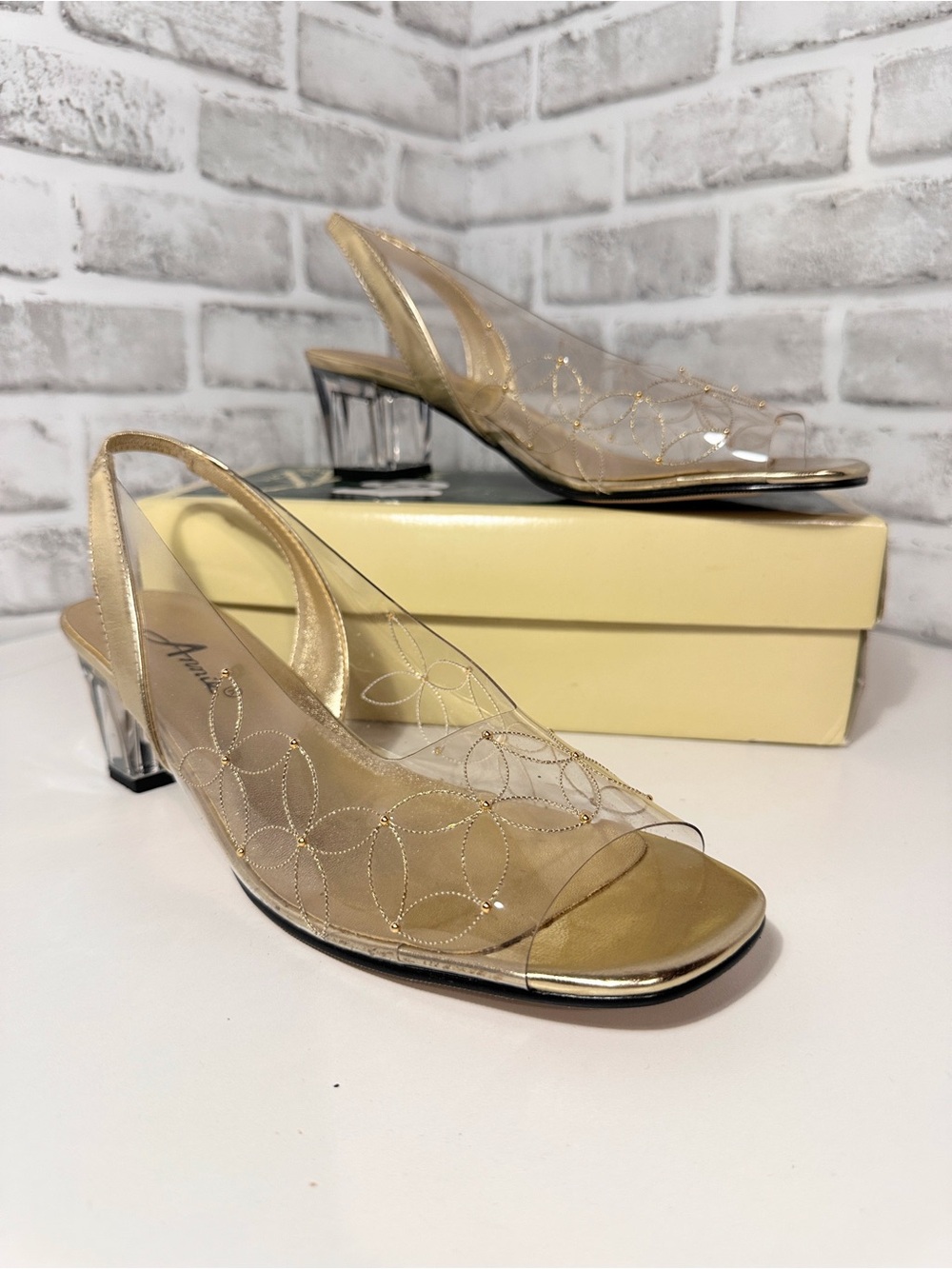 Annie 3302 Clear Gold Slingback Lucite Heels Size 10M Like new